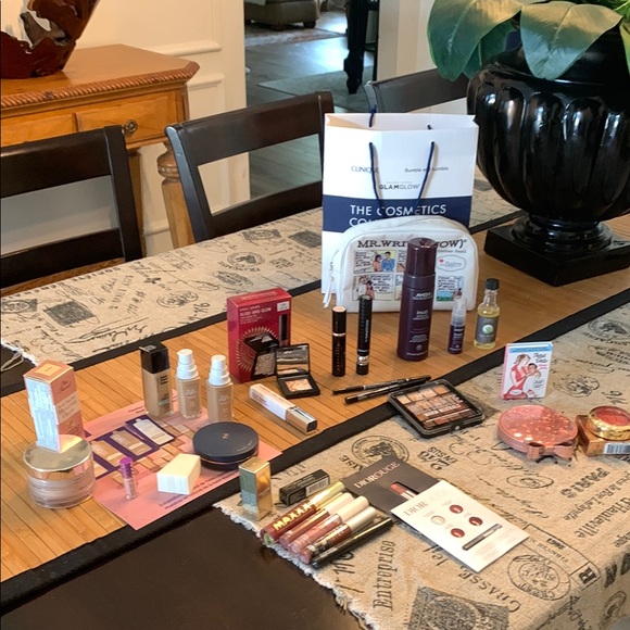 Assorted Makeup Collection - Picture 1 of 11
